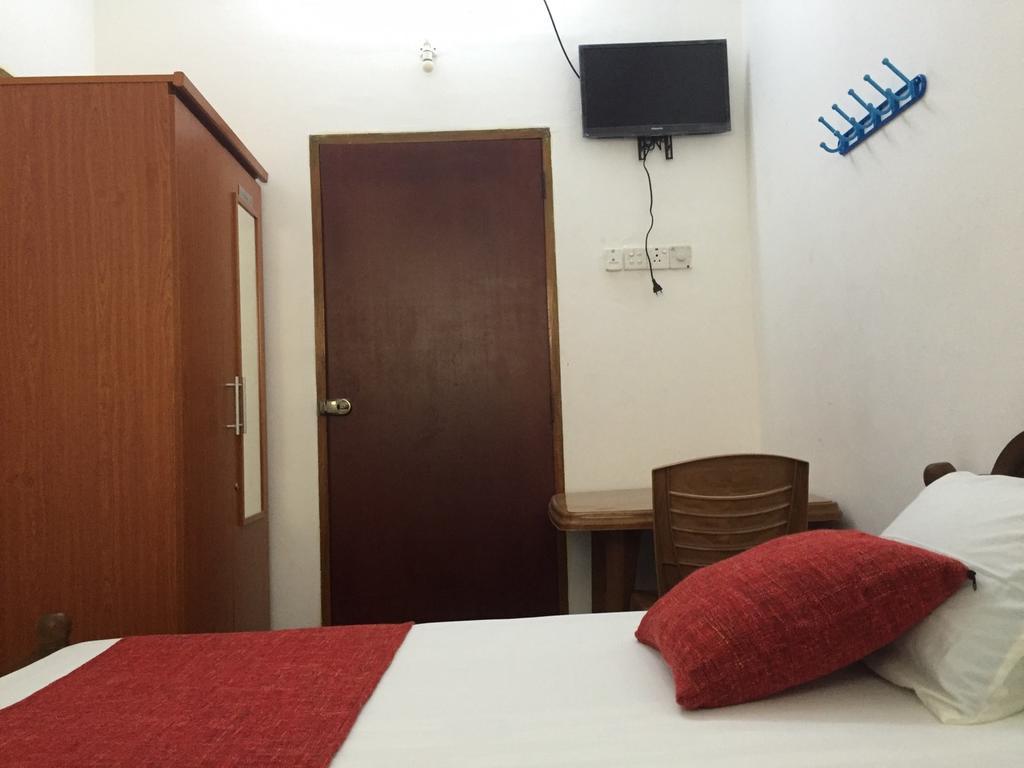 Yaarl Holiday Inn 贾夫纳 外观 照片