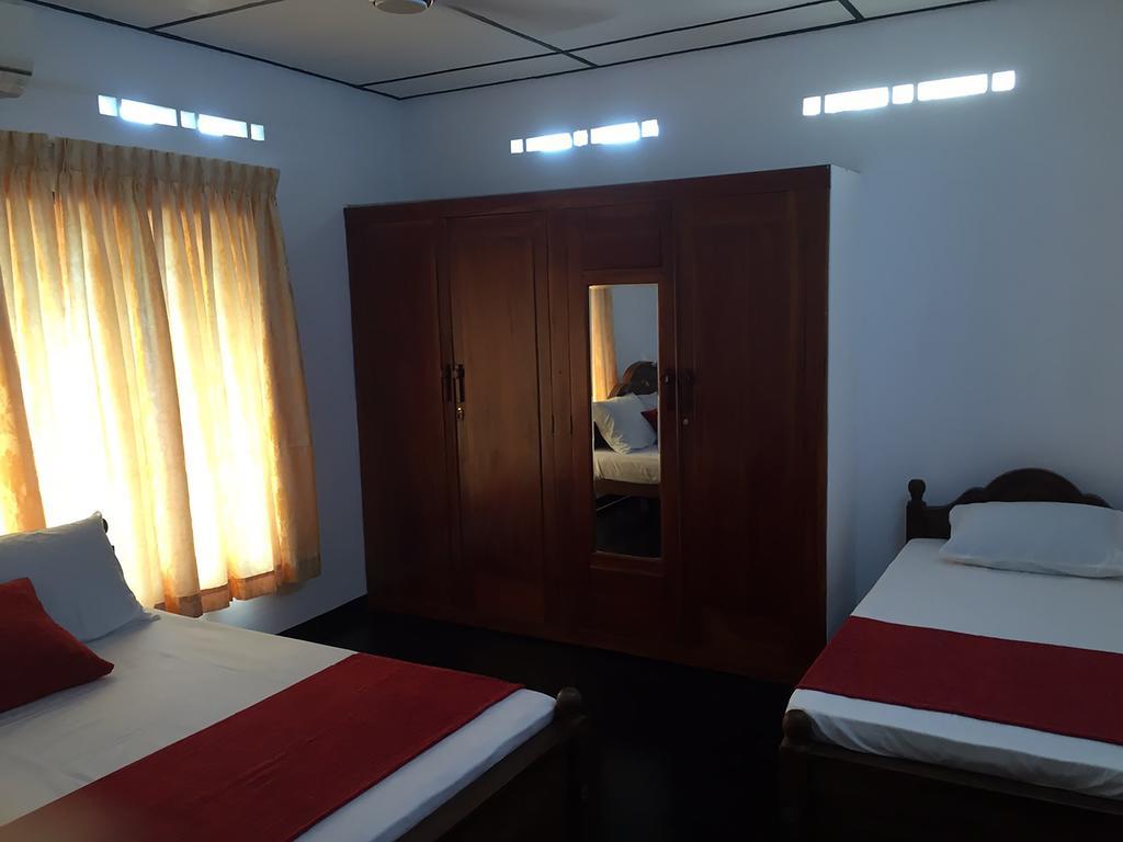 Yaarl Holiday Inn 贾夫纳 外观 照片