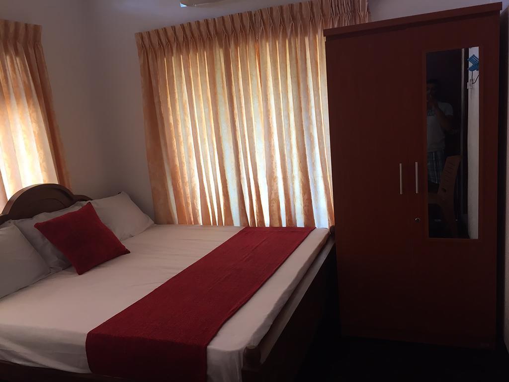 Yaarl Holiday Inn 贾夫纳 外观 照片