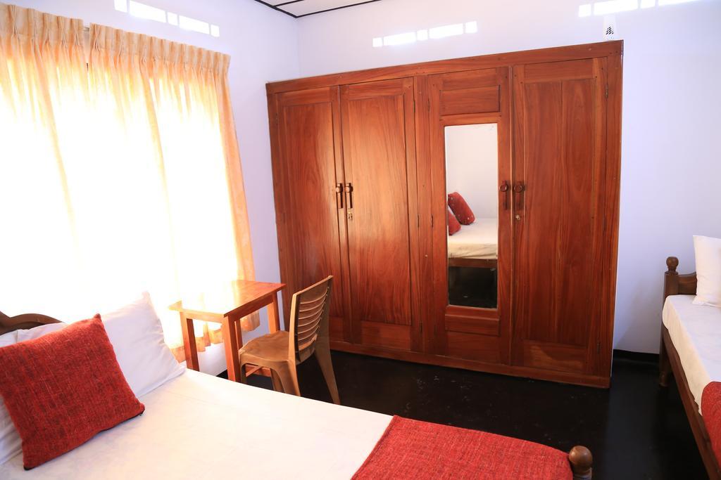 Yaarl Holiday Inn 贾夫纳 外观 照片