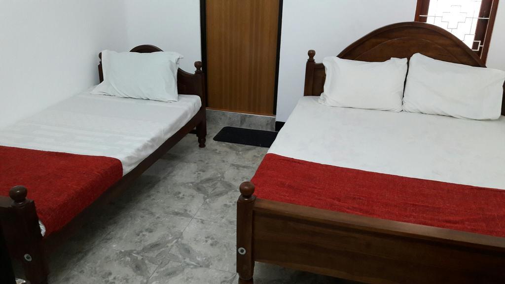 Yaarl Holiday Inn 贾夫纳 外观 照片