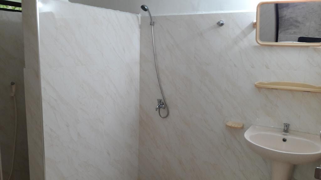 Yaarl Holiday Inn 贾夫纳 外观 照片