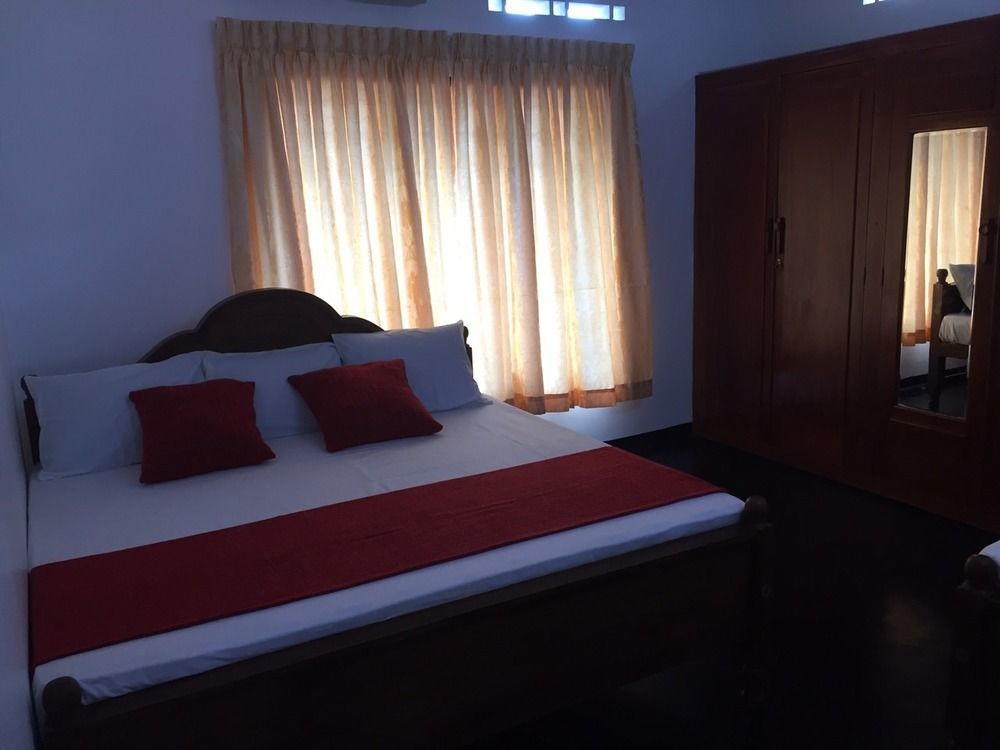 Yaarl Holiday Inn 贾夫纳 外观 照片