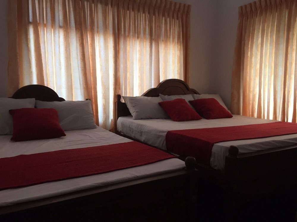 Yaarl Holiday Inn 贾夫纳 外观 照片