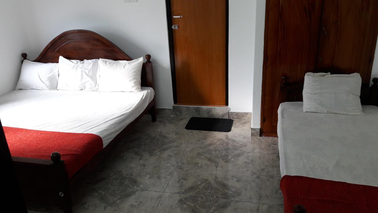 Yaarl Holiday Inn 贾夫纳 外观 照片